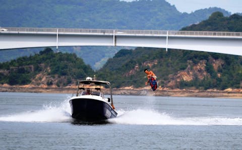 【熊本・ウェイクボード】天草の海で満喫！ウェイクボード上達コース