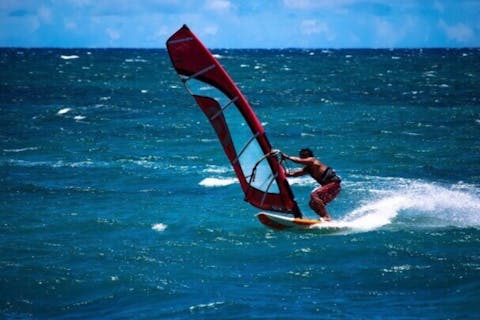 宮古ブルーの海で楽しむ経験者向けウインドサーフィンレンタル