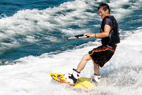 大阪・貝塚・ウェイクボード】波の上を滑る快感！ウェイクボード1回