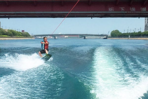 大阪・貝塚・ウェイクボード】波の上を滑る快感！ウェイクボード1回