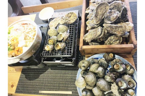 神奈川 三浦海岸 q 締めの鍋まで楽しめる 山盛りの牡蠣と地元で獲れたサザエのbbq アソビュー