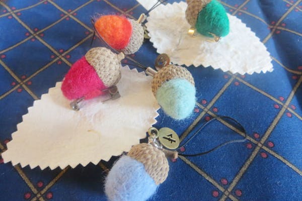 長野・白馬村・フェルト教室】羊毛フェルトで「どんぐりストラップ