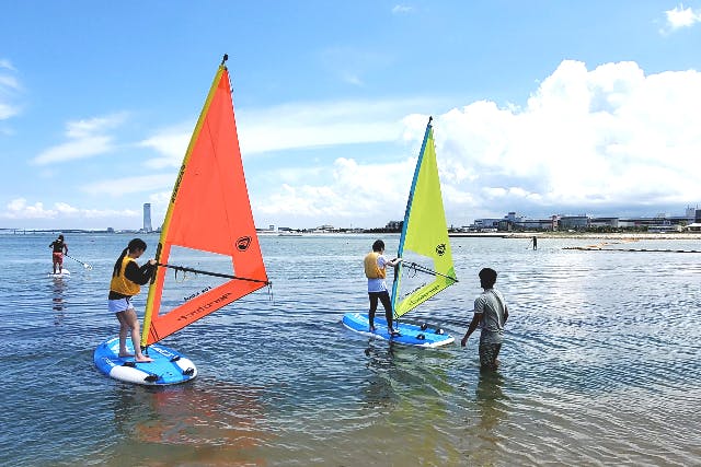 【大阪・ウインドサーフィン】抜群のロケーションでの快適セイリング！ウインドサーフィン半日体験（写真・動画付）