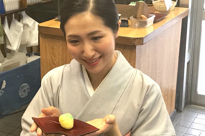 東京 新宿 和菓子教室 名店の熟練職人に学ぶ 美しく美味しい和菓子作り 4個 特典 先生と記念撮影付 アソビュー