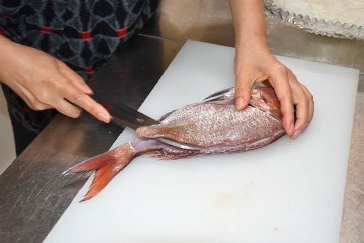 石川 七尾 料理教室 自分でさばいた魚をお刺身で食べよう 魚のさばき方体験 アソビュー