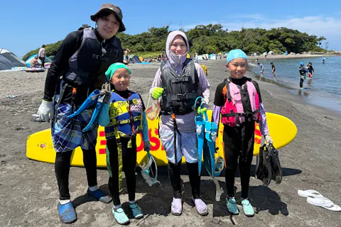 【千葉館山・沖ノ島・スノーケリング】小学生・初心者歓迎｜20年自然ガイドと魚やサンゴ観察！3〜6名にスタッフ１名が万全サポート。小学1年生からOK！沖ノ島を愛するネイチャーガイドならではの海遊び体験