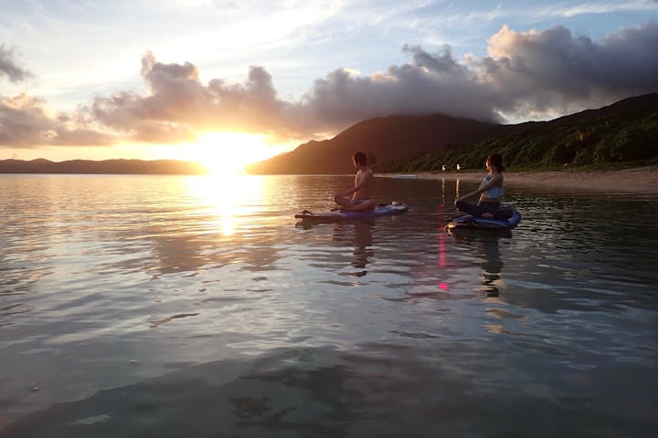 沖縄 石垣島 Sup 全身で朝日を浴びる最高の始まり サンライズsupヨガ体験 アソビュー