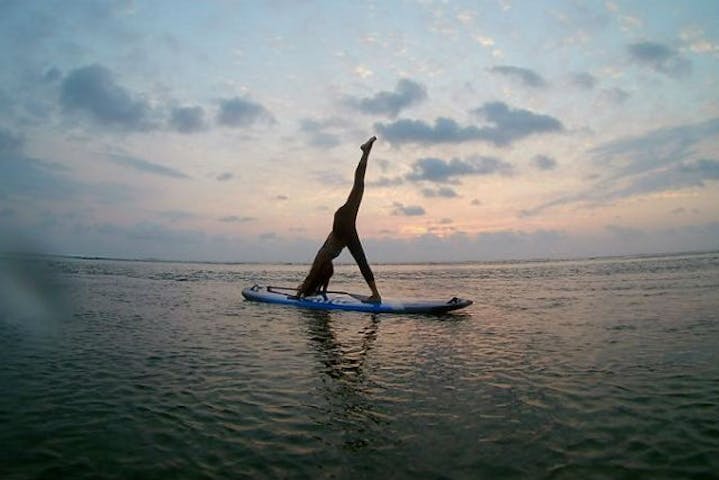 沖縄 石垣島 Sup 全身で朝日を浴びる最高の始まり サンライズsupヨガ体験 アソビュー