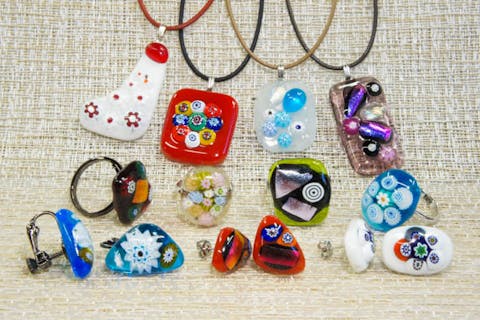 【河口湖・とんぼ玉】ベネチアンガラスを使って、フュージングのアクセサリーを作ろう