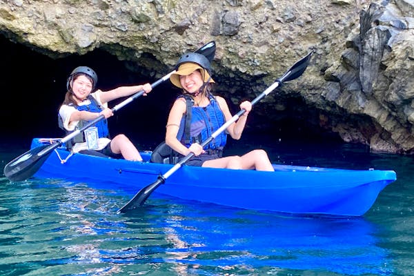 北海道初上陸！青の洞窟クリアカヤックツアー。国定公園コバルトブルー