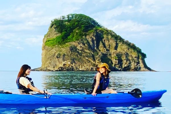 北海道初上陸！青の洞窟クリアカヤックツアー。国定公園コバルトブルー