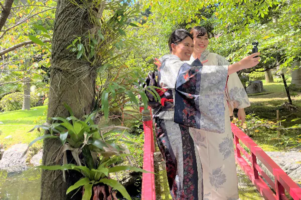 鹿児島市・着付け体験】奄美の伝統工芸品！「本場大島紬」の着付け体験 