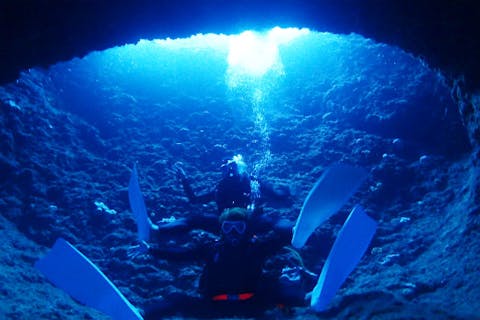 【沖縄・体験ダイビング】地形派ダイバーに人気！伊江島観光＆体験ダイビングコース