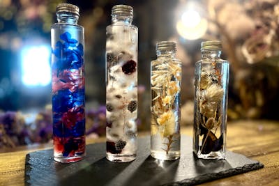 大阪・心斎橋・ハーバリウム作り体験】花材を自由に選べるハーバリウム