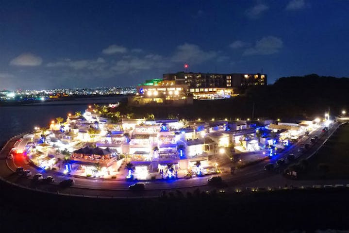 沖縄 バスツアー 瀬長島サンセット ナイトツアー 絶景温泉 ウミカジテラス アソビュー