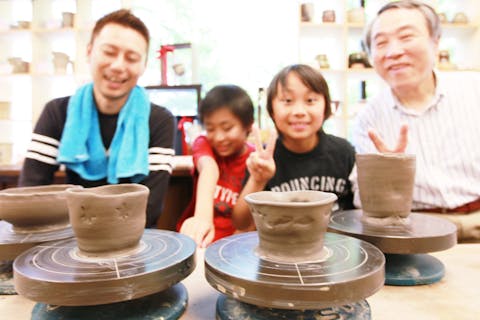 【難波・手びねり】挑戦派？癒し派？アート派？手回しロクロで陶芸トリップ♪お一人様・女性同士・カップル・ファミリーに