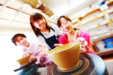 【名古屋・手びねり】挑戦派？癒し派？アート派？手回しロクロで陶芸トリップ♪お一人様・女性同士・カップル・ファミリーに