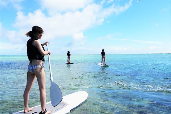 与論島 Sup ガイド付き 大満足のsup体験 シュノーケルセット無料貸出 写真データプレゼント 島内送迎無料 アソビュー