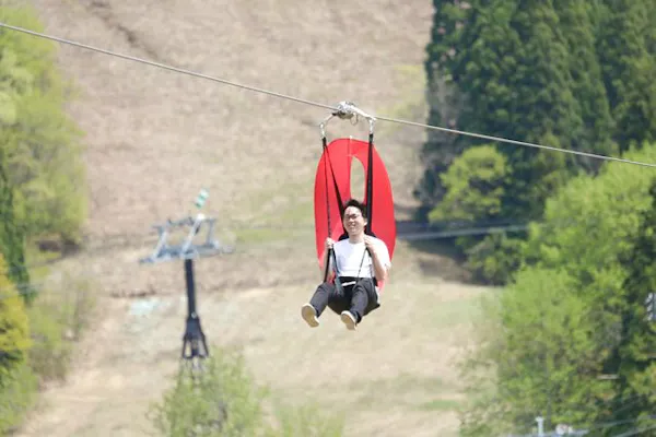 長野 野沢温泉 ジップライン まるで鳥になった気分 標高差122ｍのジップ スカイライド アソビュー