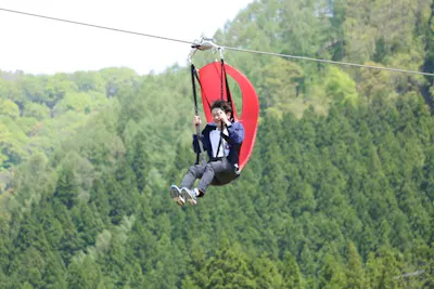 長野 野沢温泉 ジップライン まるで鳥になった気分 標高差122ｍのジップ スカイライド アソビュー