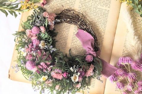 【さいたま市・ドライフラワーアレンジメント】ドライフラワー、プリザーブドフラワーを使ってオリジナルリースを制作。 好きなお花で自分だけのリースができます。