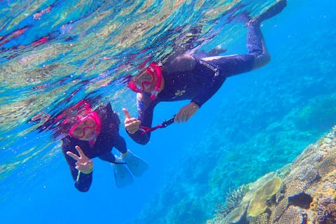 【沖縄・慶良間・午前便／午後便あり】北谷発！気軽に海で遊べる半日便ボートスノーケル（半日）