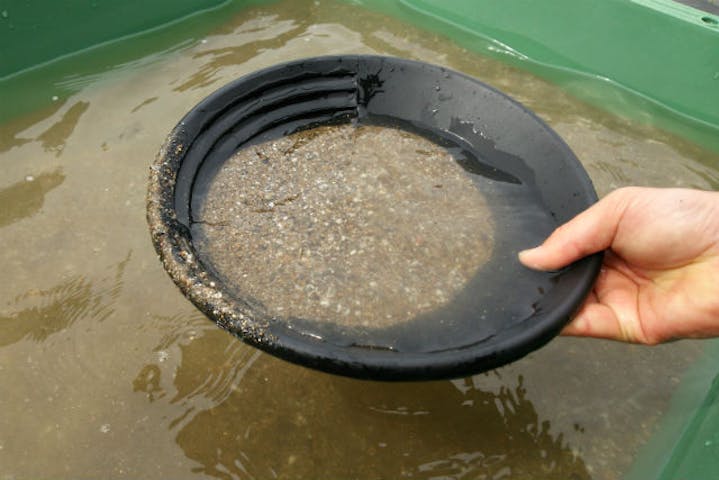岩手 宝探し 砂金採りの名人に教わる 砂金採り体験 アソビュー 岩手 宝探し 砂金採りの名人に教わる 砂金採り体験 アソビュー