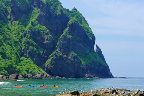 【北海道ニセコ・シーカヤック/貸切プライベートツアー】積丹ブルーに癒される！穏やかな海を漕ぎ進むお散歩海ツアー