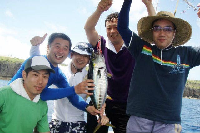 【沖縄・本部・釣り】マグロ・カツオ・シーラ狙い！パヤオ釣り（4時間）
