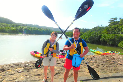 沖縄北部 マングローブカヌー 2時間 最大4艇までの少人数 美ら海水族館から車で50分 ゆったり慶佐次川マングローブカヌー アソビュー