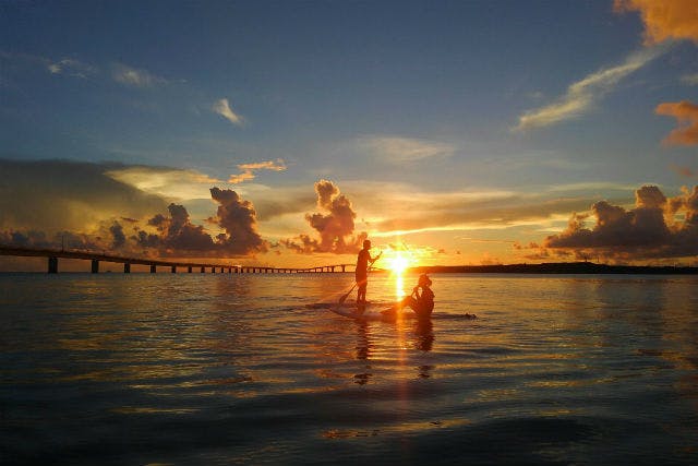 宮古島 Sup 夕日に染まる宮古島の海を満喫 サンセットタイムツアー アソビュー