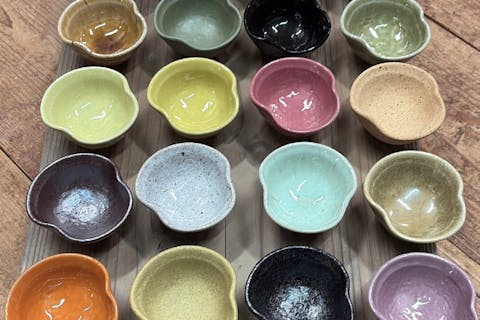 【愛知・常滑・陶芸教室】電動ろくろ40分おためしプラン！50種類以上からお好きな色が選べる（焼成費・加工費全て込み！）