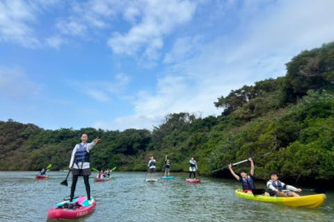 沖縄/嘉手納　【初めてのSUP体験＆マングローブ観察】ダブルで楽しい！リバーSUPツアー《6歳～参加OK・撮影データ無料・スマホケース無料貸出・温水シャワーあり》