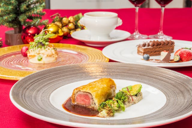 【兵庫・神戸・クルージング】12/19～25限定 12:30出航ランチクルーズ 海に浮かぶレストランで「クリスマスランチ」内側席