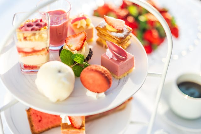 【兵庫・神戸・クルージング】期間限定1/15～3/17平日のみ【14:45出航】青い海を眺めながら、優雅な午後のひとときを「いちごアフタヌーンティー」フリーソフトドリンク付き