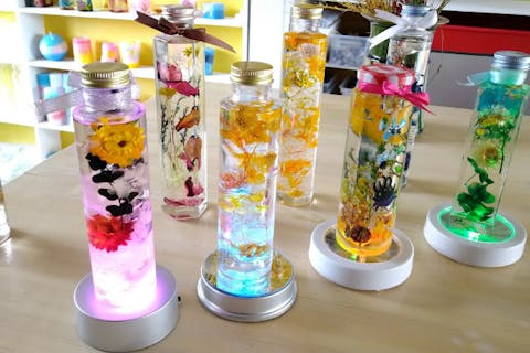 【愛知・名古屋・ハーバリウム】名古屋駅徒歩4分！300種の花材＆10種の瓶から選べる！1本制作コース