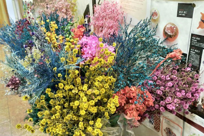 愛知 名古屋 ハーバリウム 名古屋駅徒歩4分 500種の花材 30種の瓶から選べる 1本制作コース アソビュー 愛知 名古屋 ハーバリウム 名古屋駅徒歩4分 500種の花材 30種の瓶から選べる 1本制作コース アソビュー