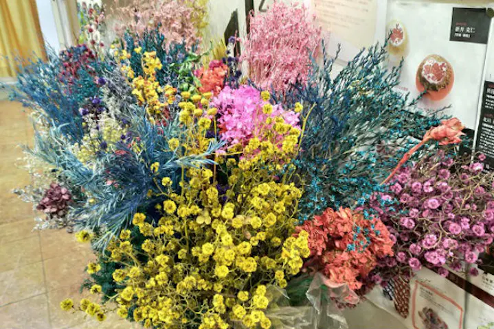 愛知 名古屋 ハーバリウム 名古屋駅徒歩4分 500種の花材 30種の瓶からセレクト 2本制作コース アソビュー