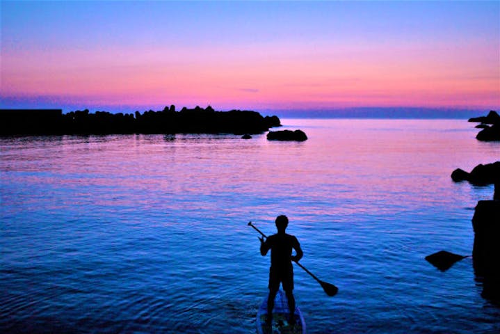 北海道 奥尻島 Sup 夕陽輝く絶景 サンセットsup 3時間 源泉かけ流し温泉付き アソビュー