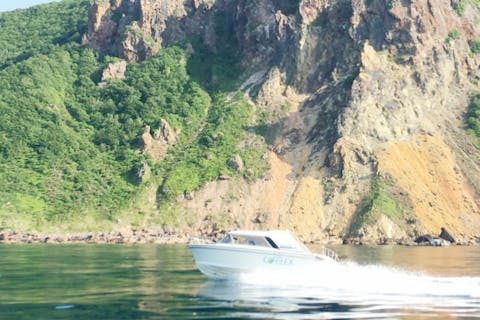 【北海道・小樽・クルージング】青の洞窟まで！名物船長のアドベンチャーレッツゴークルーズ（70分）