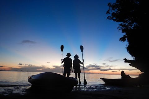 【石垣島】年間2300名以上案内！1日1組限定貸切。島人ガイドと行く秘密の絶景サンセット＆ナイトカヤック（星空保護区を探検する神秘体験／初心者も安心。写真＆動画プレゼント／温水シャワー完備）