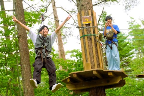 【山梨・富士山麓/河口湖・アスレチック】フォレストアドベンチャーの時間制遊び放題コース：トレックコース120分プラン