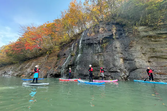 【岩手・北上市・夏油高原・SUP】温泉成分入りの湖！紅葉SUPツアー！水上記念撮影付き！