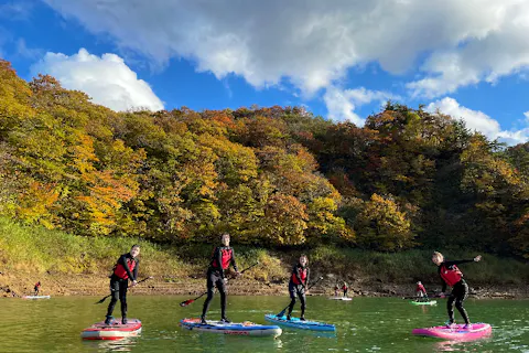 【岩手・夏油高原・SUP】温泉成分入りの湖！紅葉SUPツアー！水上記念撮影付き！