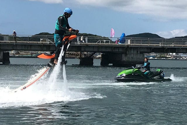 千葉・館山・ジェットベイター】空飛ぶバイクで水上を駆け上がる！ジェットベイター｜アソビュー！