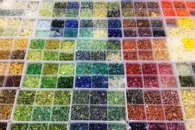 東京・大森・ガラス工芸】アトリエ独自の技法で世界に一つのお皿を制作