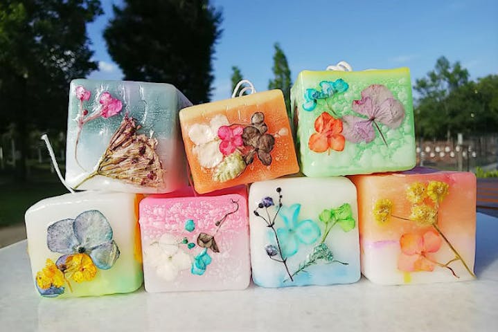 愛知 名古屋 手作りキャンドル 可愛い花とアロマで癒し体験 押し花キャンドル 2個 アソビュー 愛知 名古屋 手作りキャンドル 可愛い花とアロマで癒し体験 押し花キャンドル 2個 アソビュー
