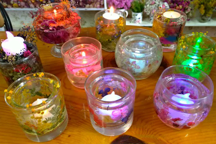 愛知 名古屋 手作りキャンドル 名駅徒歩5分 涼しげな癒し ジェルボタニカルキャンドル1個制作 花材は500種類 アソビュー