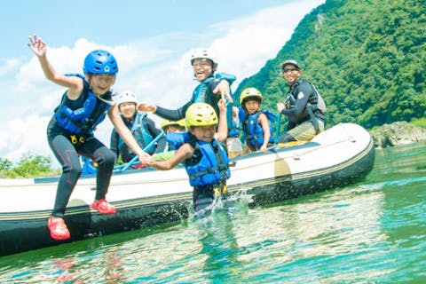 【岐阜・木曽川・ラフティング】ファミリーの休日にぴったり！美しい峡谷と激流が同時に楽しめる木曽川アドベンチャー（小学生OK・写真付き）