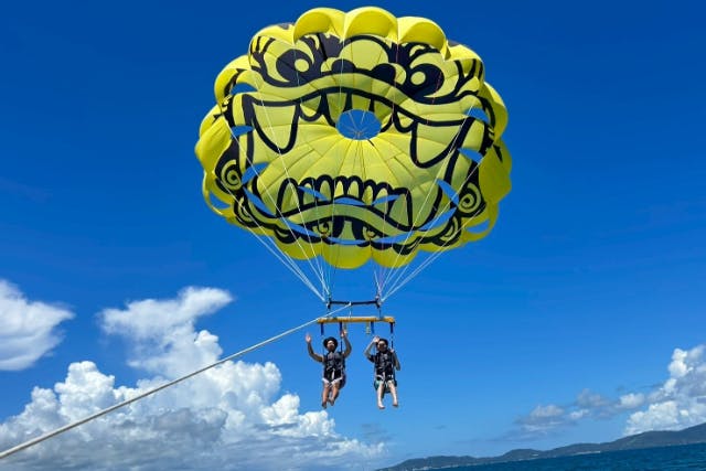 【沖縄・うるま・パラセーリング】青い海と空の間を空中散歩！シーサーパラセーリング